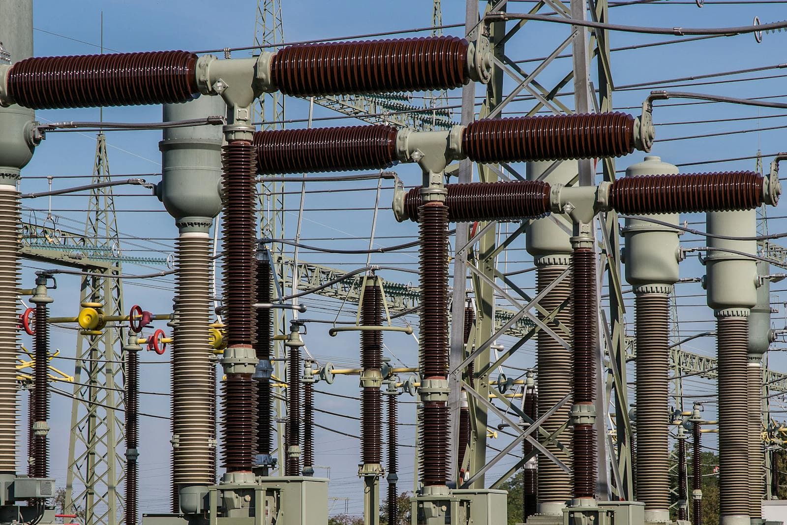 Habilitation électrique basse et haute tension (B1v B2v BR BC BE / H1v H2v HC) (personnels électriciens)