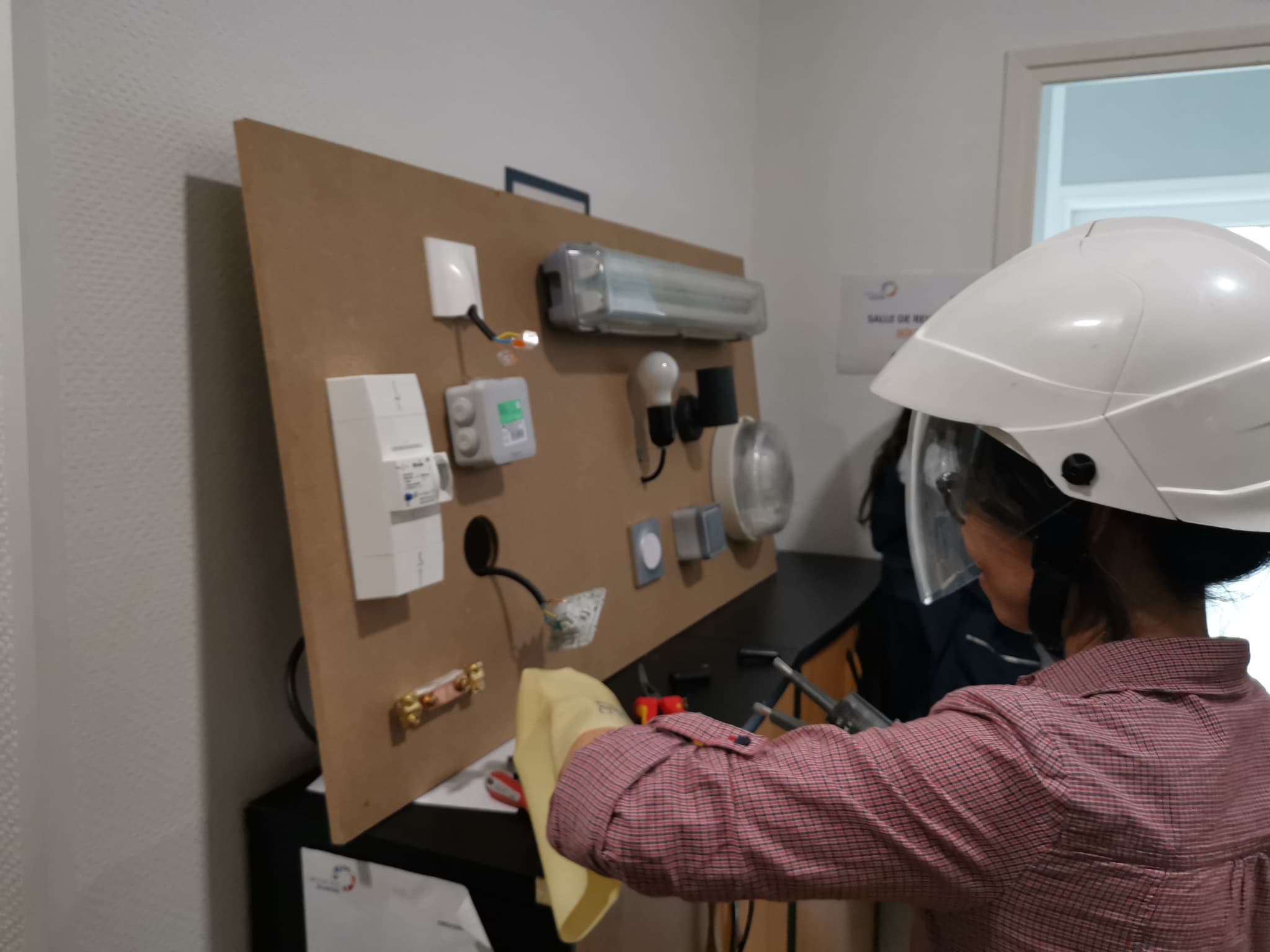 Recyclage Habilitation électrique BR B1 B2 BC (personnels électriciens) — formation habilitation électrique Alertis