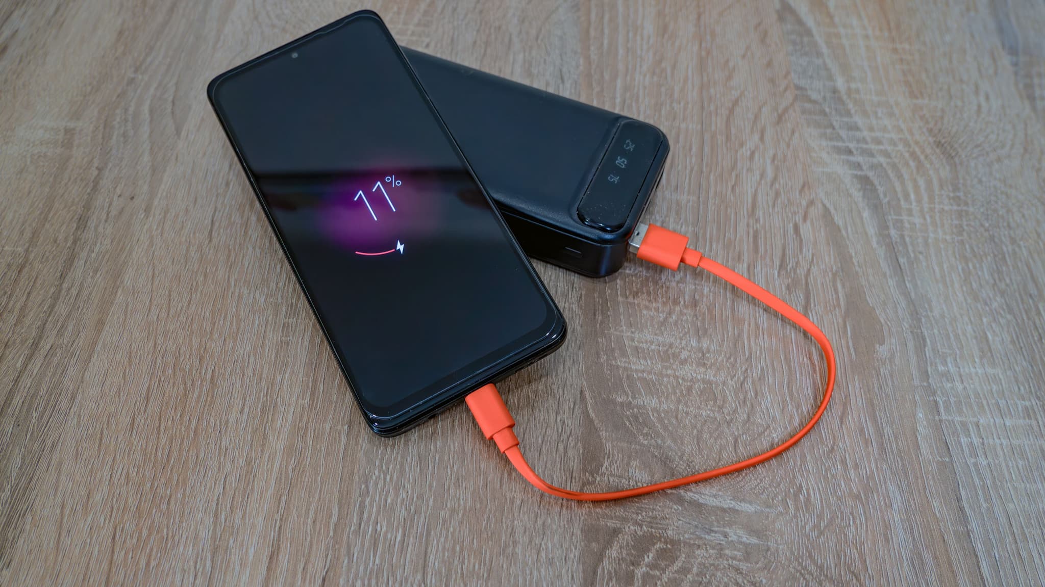 Batteries lithium-ion en entreprise : prévenir le risque d'incendie à la charge et au stockage