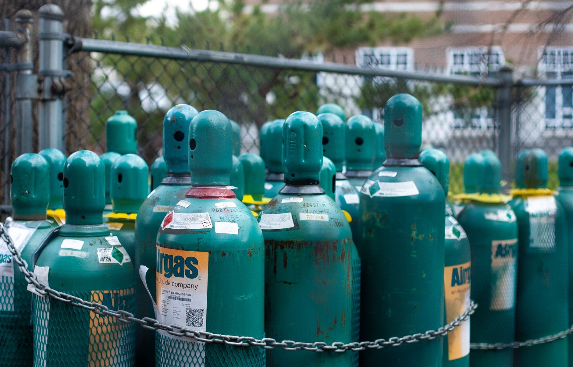 Bouteilles de gaz comprimé au travail : stockage, manipulation et prévention des accidents — article Prévention