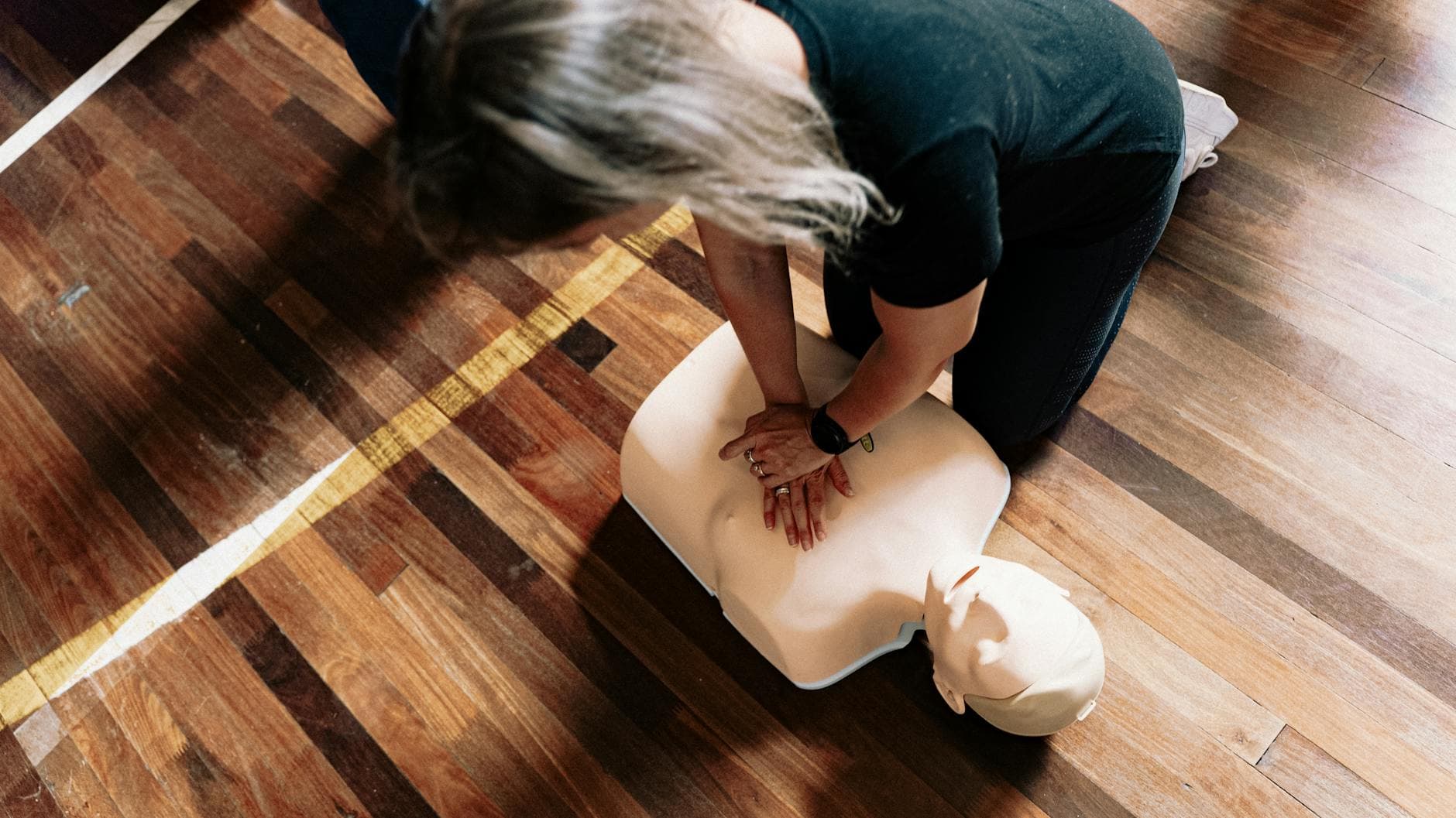 Victime qui s'étouffe : gestes à connaître pour l'adulte, l'enfant et le nourrisson