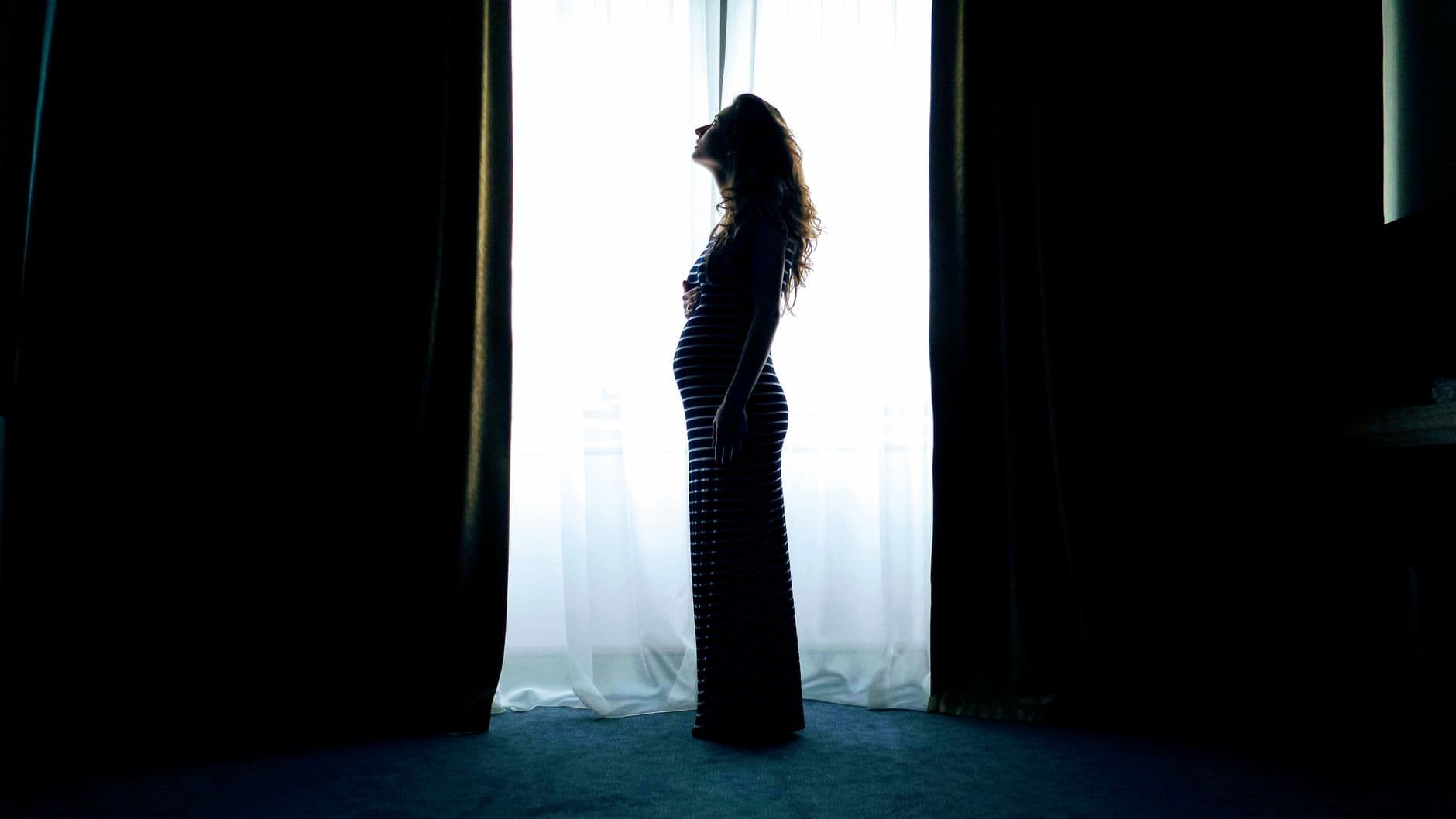 Femme enceinte au travail : postes interdits, aménagements et protections légales — article Santé au travail