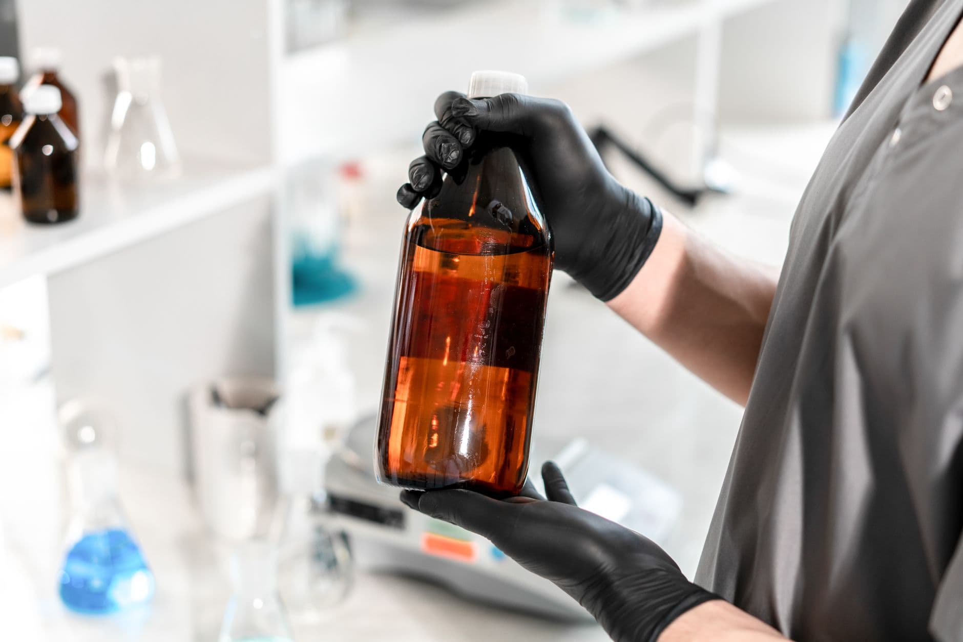 Ingestion accidentelle de produit toxique au travail : la conduite à tenir