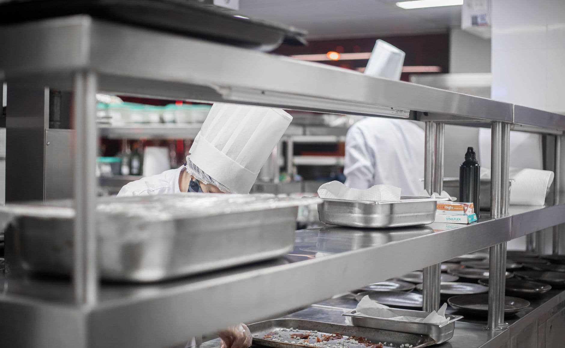 Marche en avant et contamination croisée : séparer le propre du sale en cuisine