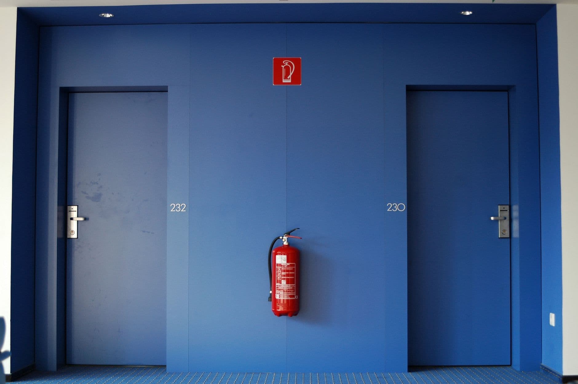 Portes coupe-feu et compartimentage : les piliers de la sécurité passive