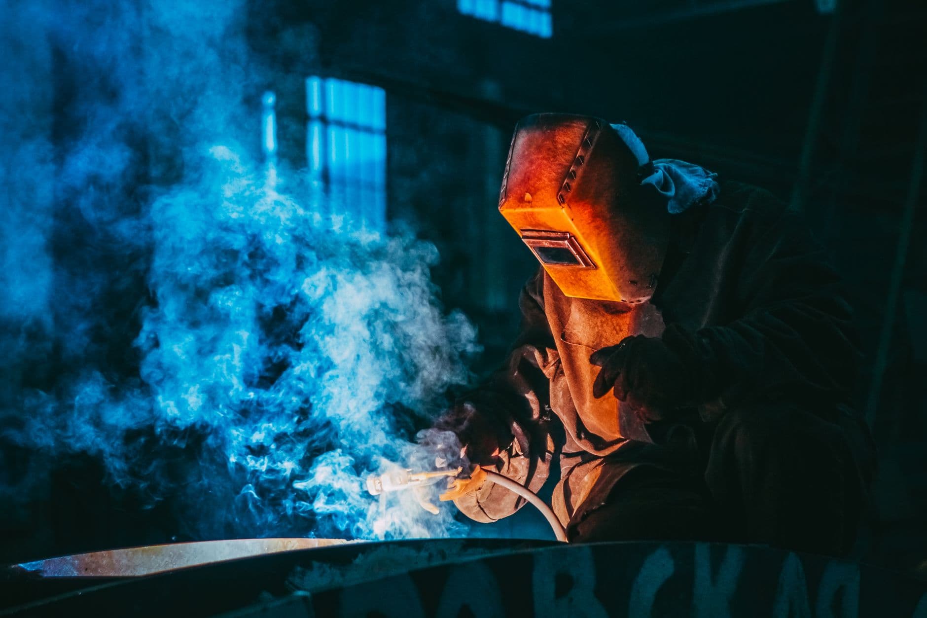 Rayonnements optiques artificiels au travail : identifier et prévenir les risques
