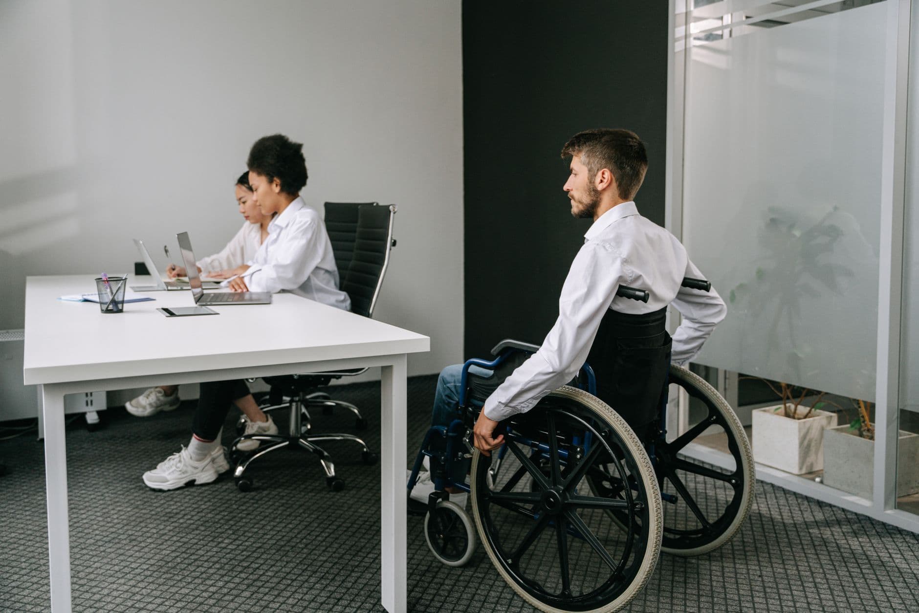 Salarié en situation de handicap : les obligations de l'employeur pour aménager le poste