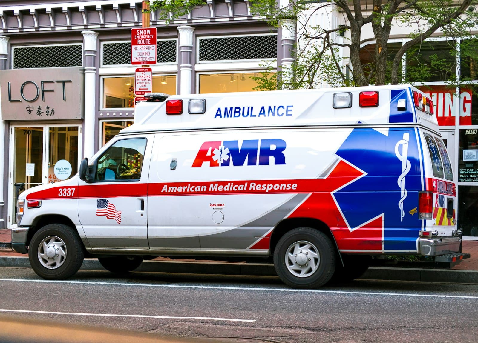 Est-ce qu'un SST ou une entreprise peut transporter une victime à l'hôpital ?