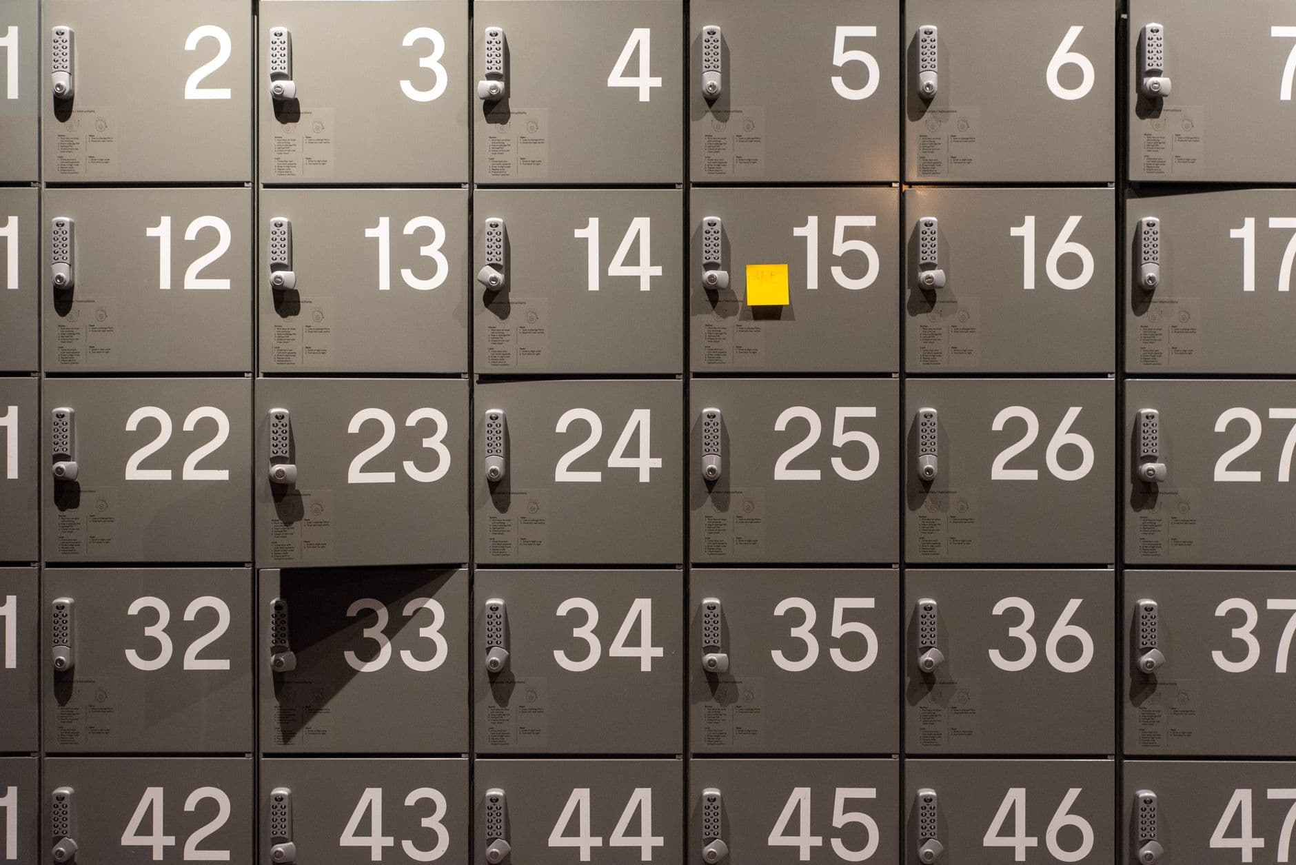 Vestiaires, sanitaires et douches en entreprise : les obligations de l'employeur