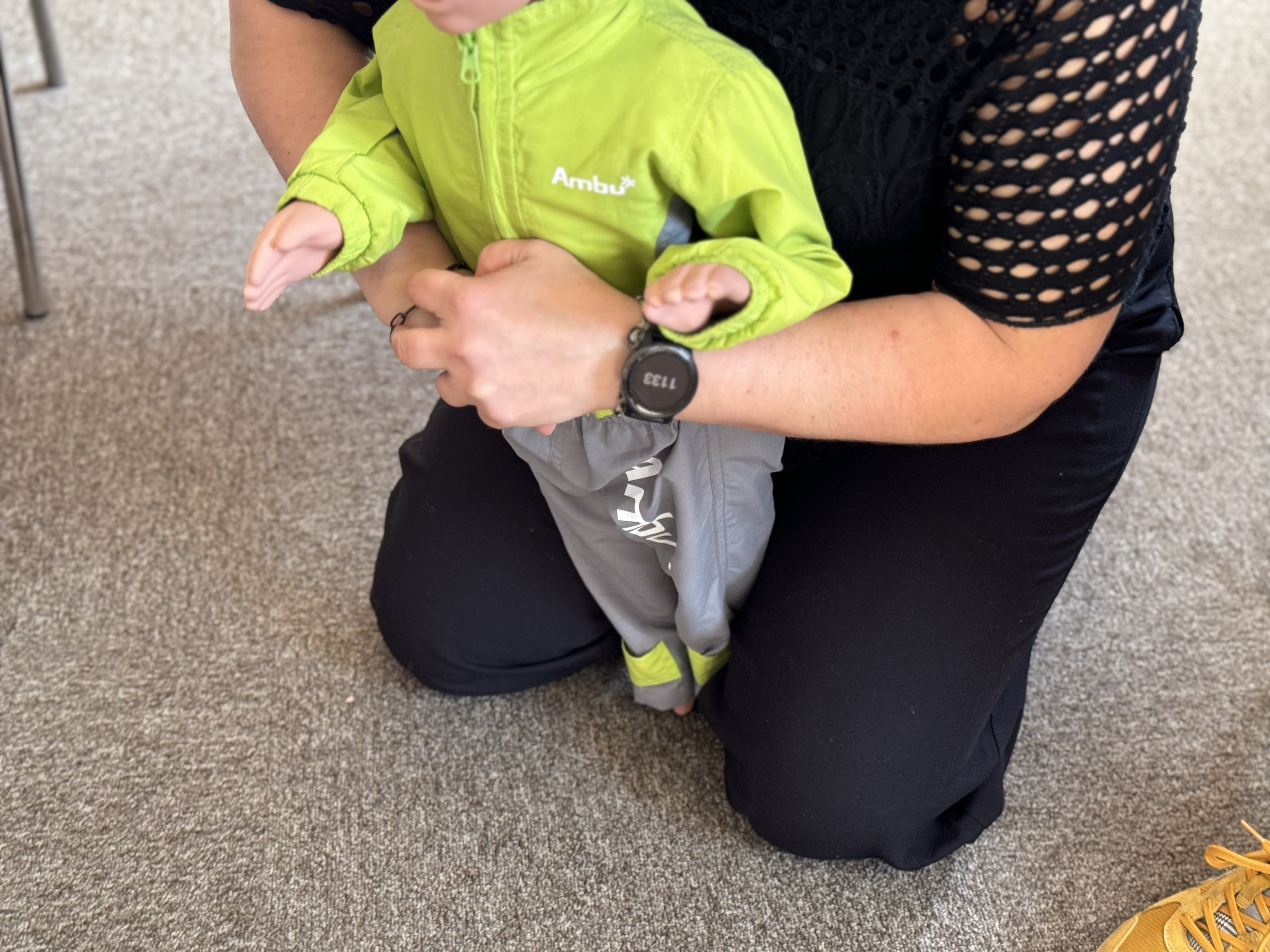 Mannequin enfant utilisé pour démonstration de désobstruction des voies aériennes en formation PSC